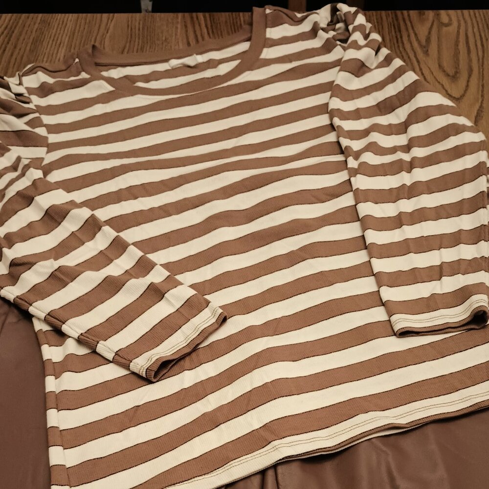Maurices Size XXL Tan Striped Ribbed Top (EUC)